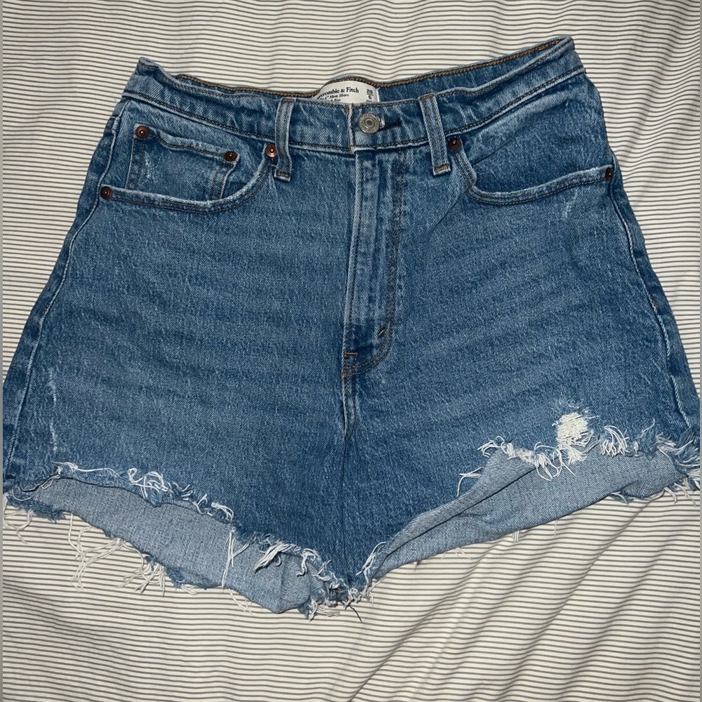 Abercrombie and Fitch curve love mom short